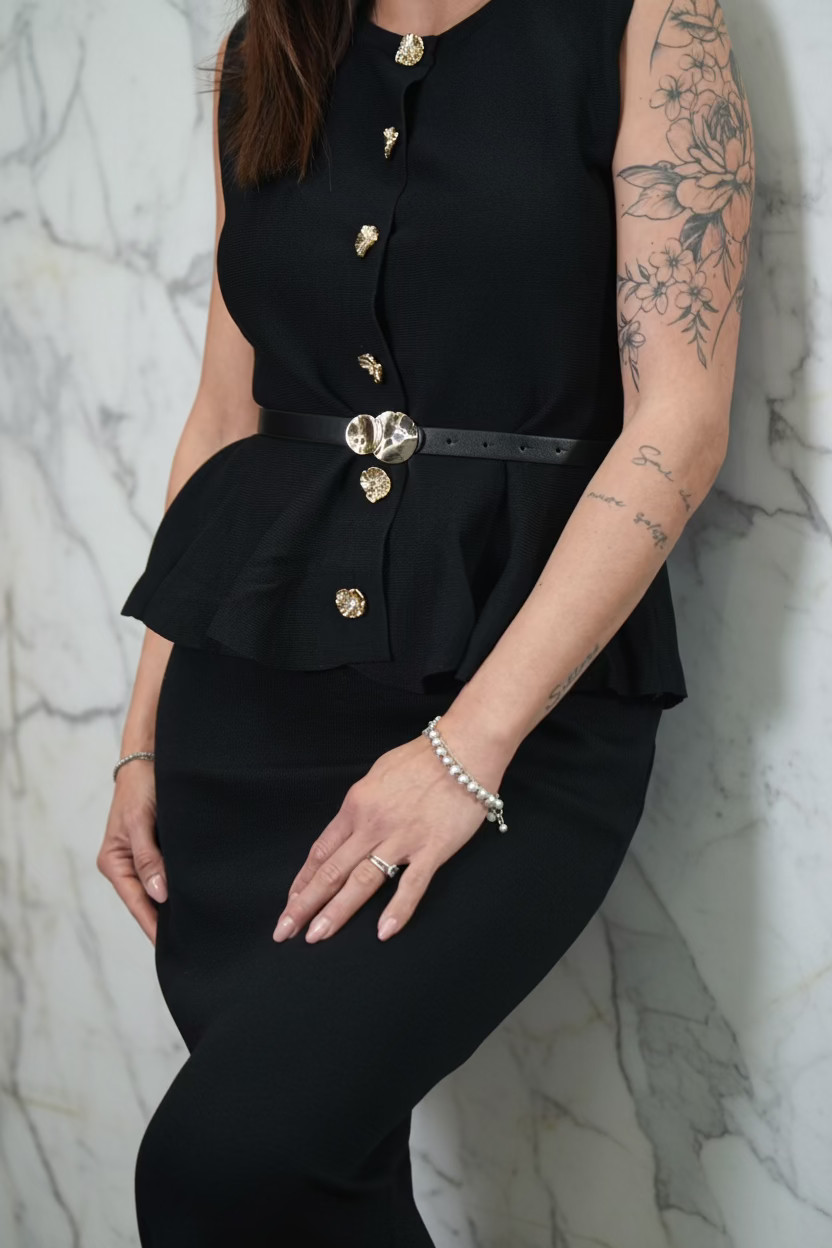 Completo Coordinato – Top Peplum e Gonna Midi con Bottoni Gioiello