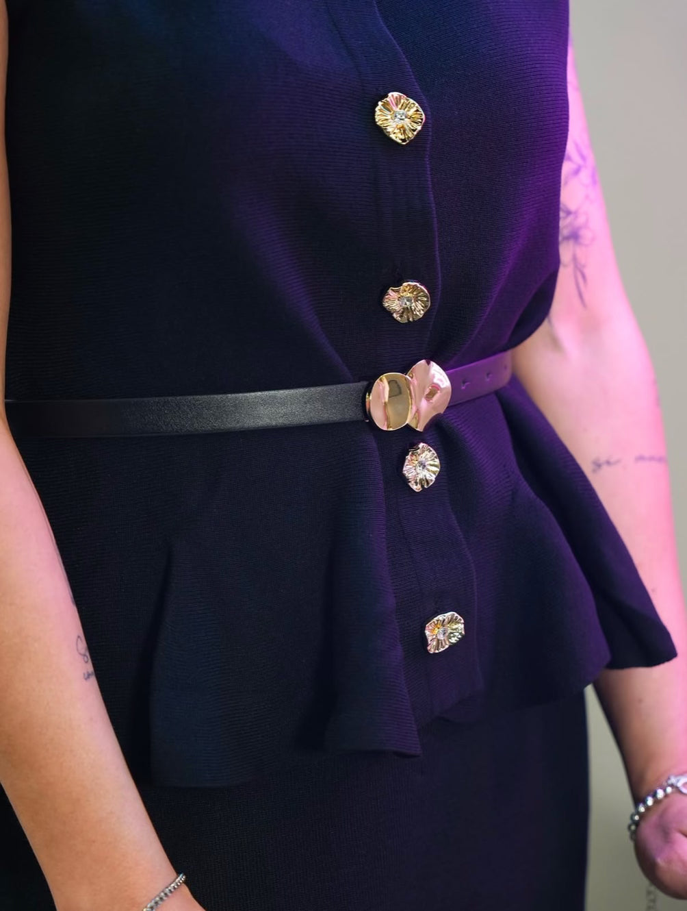 Completo Coordinato – Top Peplum e Gonna Midi con Bottoni Gioiello